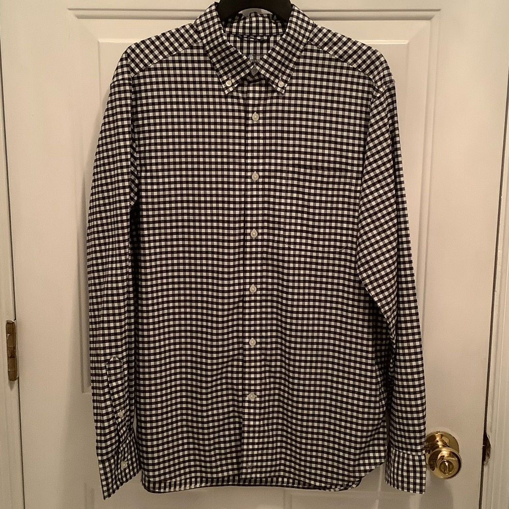 Vineyard Vines Black and White Gingham on the go Nylon shirt